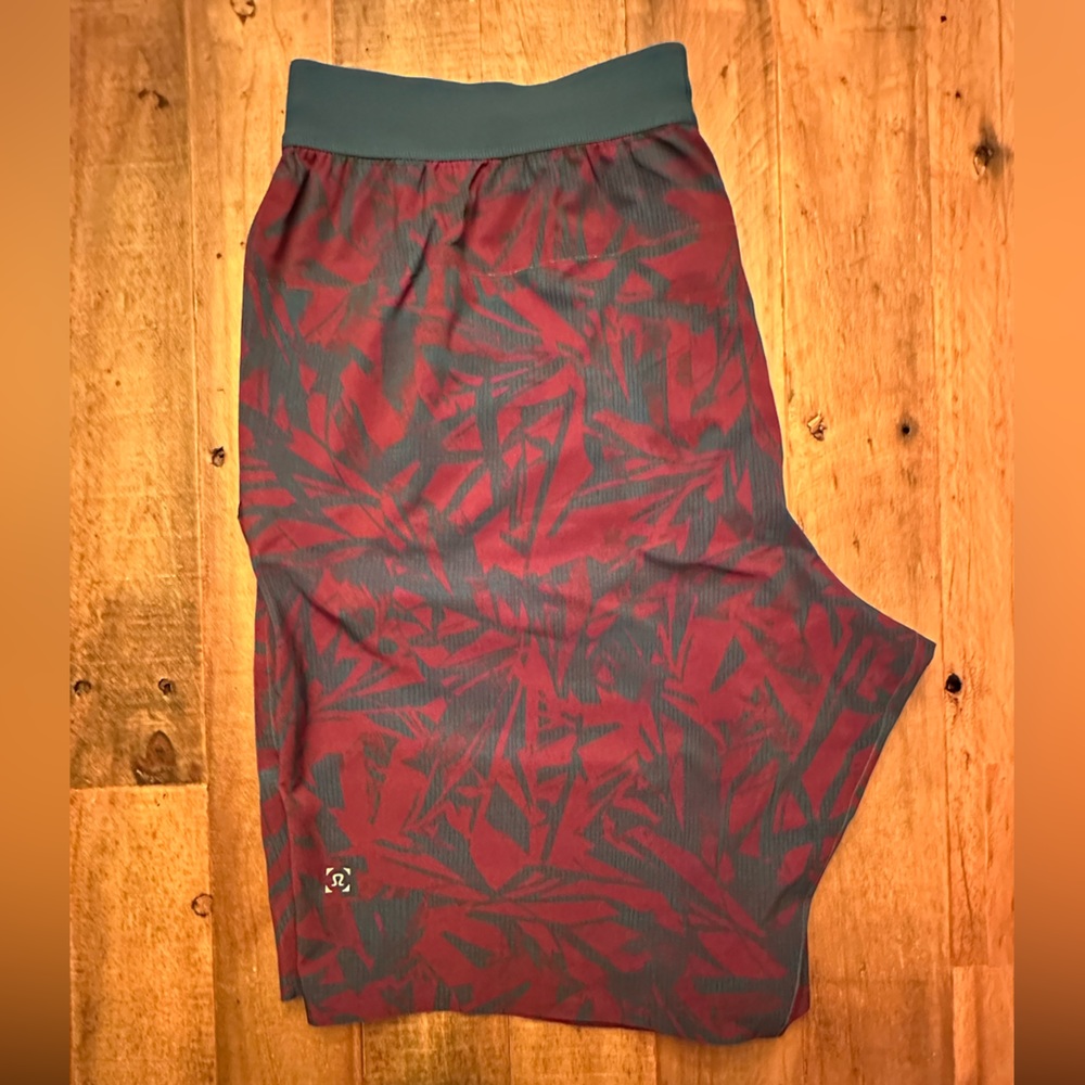 Lululemon liner-less shorts EUC